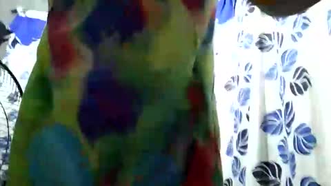 Snapshot of lolamommie chatting on February 2025 09:22:01 PM tey online show from February 2025 09:22:01 PM