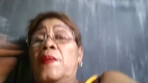 Snapshot of lolamommie chatting on February 2025 09:33:01 AM tey online show from February 2025 09:33:01 AM