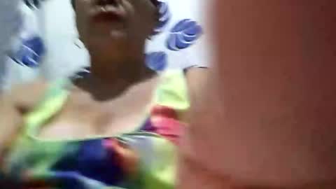 Snapshot of lolamommie chatting on March 2025 09:42:02 PM tey online show from March 2025 09:42:02 PM