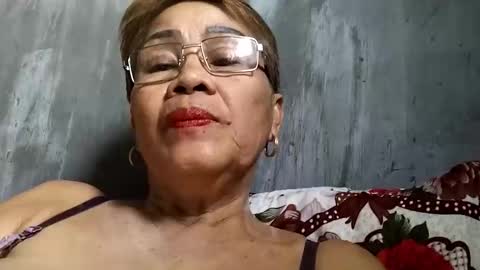 Snapshot of lolamommie chatting on March 2025 06:00:02 AM tey online show from March 2025 06:00:02 AM