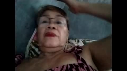 Snapshot of lolamommie chatting on September 2025 03:50:02 AM tey online show from September 2025 03:50:02 AM