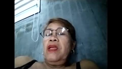 Snapshot of lolamommie chatting on September 2025 04:27:01 AM tey online show from September 2025 04:27:01 AM