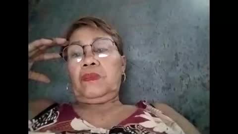 Snapshot of lolamommie chatting on October 2025 07:06:02 AM tey online show from October 2025 07:06:02 AM