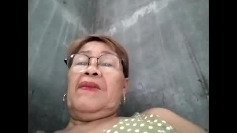 Snapshot of lolamommie chatting on October 2025 07:05:02 AM tey online show from October 2025 07:05:02 AM