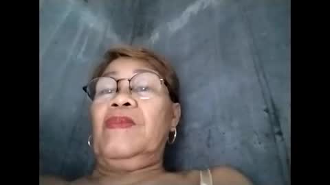 Snapshot of lolamommie chatting on October 2025 06:12:02 AM tey online show from October 2025 06:12:02 AM