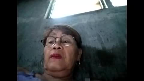 Snapshot of lolamommie chatting on October 2025 05:30:01 AM tey online show from October 2025 05:30:01 AM