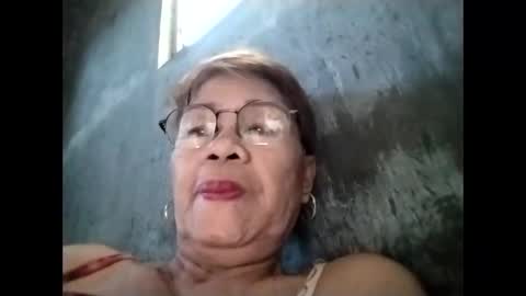 Snapshot of lolamommie chatting on October 2025 10:54:02 PM tey online show from October 2025 10:54:02 PM