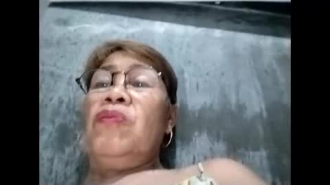 Snapshot of lolamommie chatting on October 2025 11:10:02 AM tey online show from October 2025 11:10:02 AM