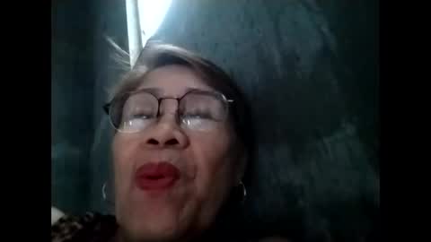 Snapshot of lolamommie chatting on October 2025 06:47:01 AM tey online show from October 2025 06:47:01 AM