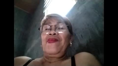 Snapshot of lolamommie chatting on November 2025 03:52:02 AM tey online show from November 2025 03:52:02 AM