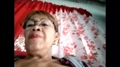 Snapshot of lolamommie chatting on November 2025 06:12:02 AM tey online show from November 2025 06:12:02 AM