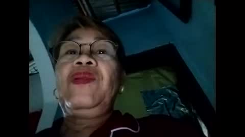 Snapshot of lolamommie chatting on November 2025 10:31:02 PM tey online show from November 2025 10:31:02 PM