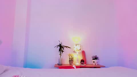 Lola online show from March 2025 07:38:02 PM