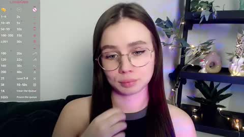 lolapalmer_ online show from February 2025 11:58:01 PM
