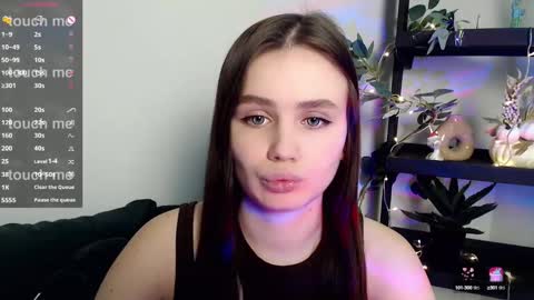 lolapalmer_ online show from February 2025 11:45:01 PM