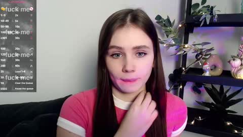 lolapalmer_ online show from February 2025 08:18:01 PM