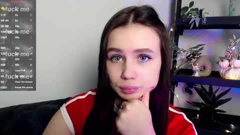 lolapalmer_ online show from February 2025 07:21:01 PM