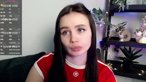 lolapalmer_ online show from February 2025 12:37:01 AM