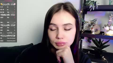 lolapalmer_ online show from February 2025 10:58:01 PM