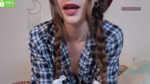 Snapshot of lolariv chatting on October 2025 12:33:01 AM Lola 3 online show from October 2025 12:33:01 AM