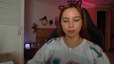 Snapshot of lolaverse chatting on November 2025 08:32:01 PM Lola doll online show from November 2025 08:32:01 PM