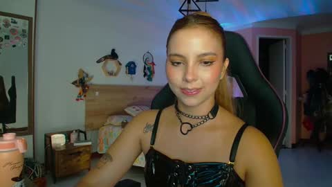 Snapshot of lolaverse chatting on November 2025 09:36:01 PM Lola doll online show from November 2025 09:36:01 PM