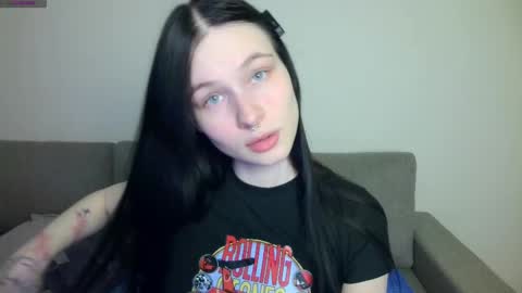 Lola online show from March 2026 07:25:01 PM