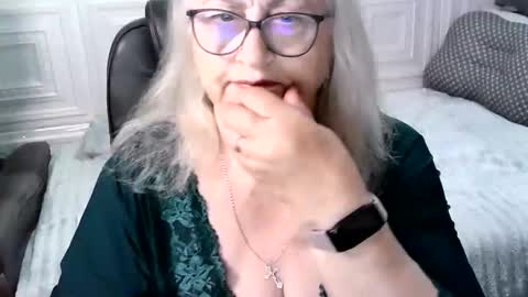 Snapshot of lolkaalyss chatting on June 2026 03:56:02 AM LolkaAlyss online show from June 2026 03:56:02 AM