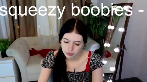 Snapshot of lolla_awesome chatting on September 2025 07:44:01 AM Lolla online show from September 2025 07:44:01 AM