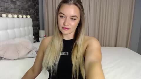 Snapshot of lollidoli__ chatting on October 2025 04:15:02 PM Victoria online show from October 2025 04:15:02 PM