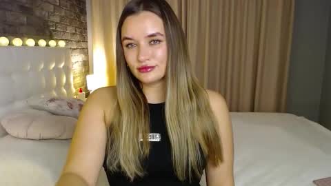 Snapshot of lollidoli__ chatting on December 2025 06:59:02 PM Victoria online show from December 2025 06:59:02 PM