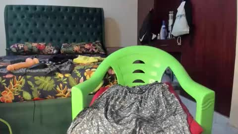 lolly_preety online show from April 2026 06:28:01 AM