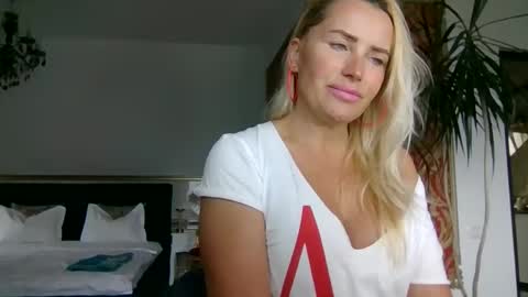 Roxy online show from October 2025 12:05:01 PM