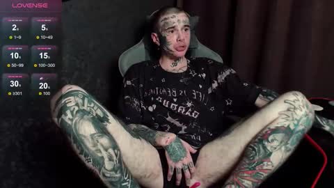 Snapshot of lone1ycrystal chatting on October 2025 09:17:02 PM Chris online show from October 2025 09:17:02 PM