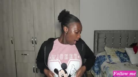 lone_mia online show from December 2024 10:57:02 PM