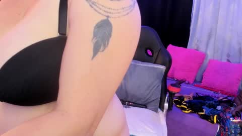 Snapshot of lonely_shewolf chatting on October 2025 04:19:01 PM Jennifer online show from October 2025 04:19:01 PM