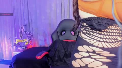 Jennifer  online show from April 2026 06:35:02 PM