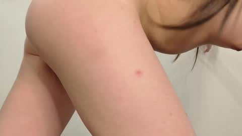 Snapshot of loney__tunes chatting on December 2025 10:26:02 PM Shy EvaStreams are everyday 9 AM - 3 PM GMT 3 online show from December 2025 10:26:02 PM