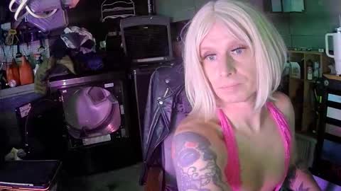 Snapshot of longbeachcd69 chatting on December 2025 11:33:02 PM longbeachcd69 online show from December 2025 11:33:02 PM