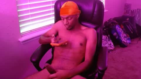 Snapshot of longknoxsteel chatting on October 2025 11:33:02 AM LongKnoxSteel online show from October 2025 11:33:02 AM