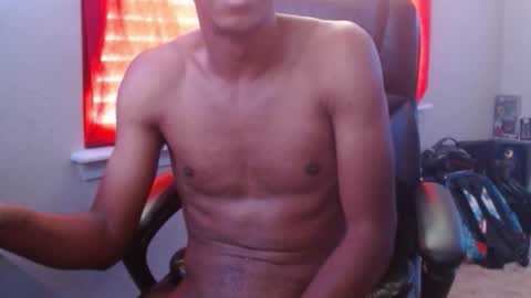 Snapshot of longknoxsteel chatting on November 2025 12:40:02 PM LongKnoxSteel online show from November 2025 12:40:02 PM