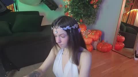 Snapshot of loonacom chatting on October 2025 08:43:01 PM Luna online show from October 2025 08:43:01 PM