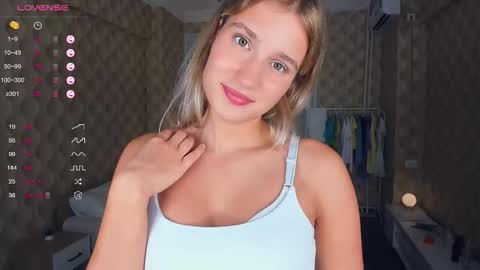 Snapshot of loookat_me chatting on September 2025 08:47:02 PM Jina online show from September 2025 08:47:02 PM