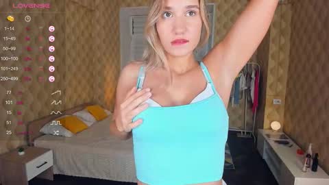 Snapshot of loookat_me chatting on October 2025 09:14:01 PM Jina online show from October 2025 09:14:01 PM