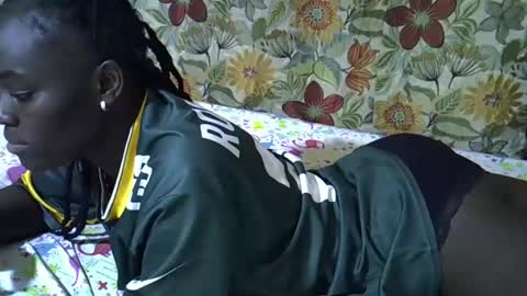 lora_amor online show from April 2026 12:29:02 PM