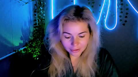 Lora online show from September 2025 02:26:01 AM