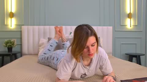 Snapshot of lorapuffs chatting on October 2025 04:19:01 PM Lora online show from October 2025 04:19:01 PM