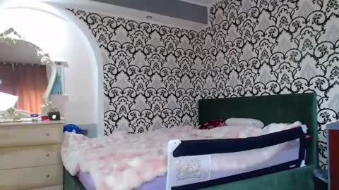 Queen LoraSinClare online show from April 2026 07:58:01 AM