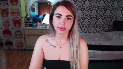 Queen LoraSinClare online show from May 2026 07:14:02 AM
