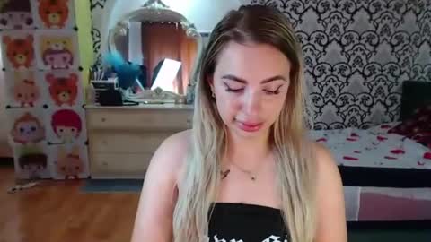 Queen LoraSinClare online show from June 2026 07:52:01 AM